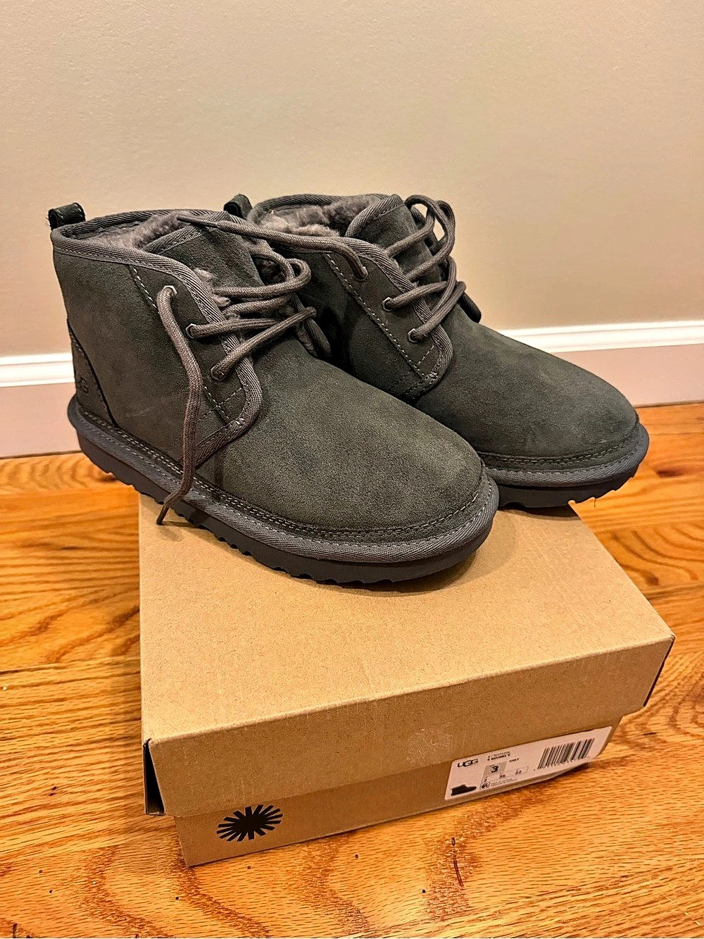 UGG K Neumel  II Gray Ankle Boots youth US 3. Brand new, never warn